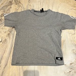 Addidas t-shirt
